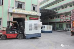 为客户解决把手抛光问题，两台数控抛光机发往